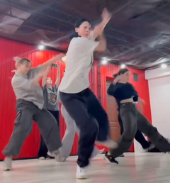 Надя Ефремова показывает мастер-класс