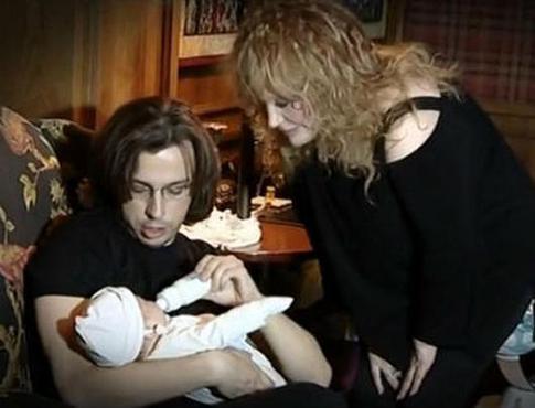 Пугачева и Галкин показали двойняшек