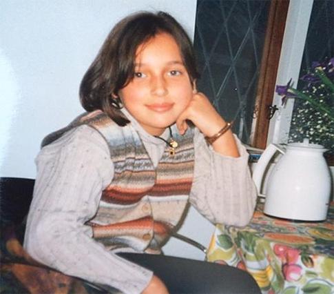 Алсу не узнает себя на детских фотографиях