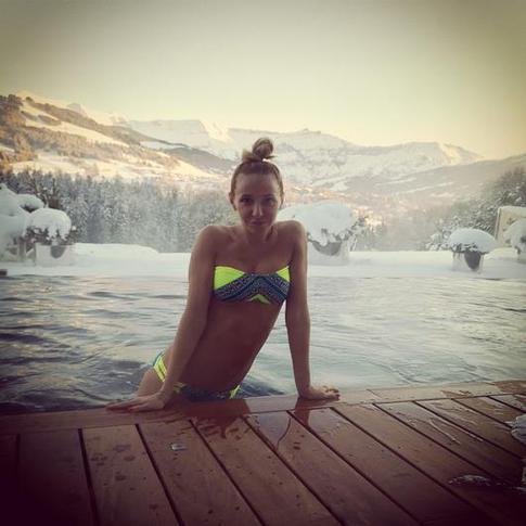 Татьяна Навка разделась посреди снегов