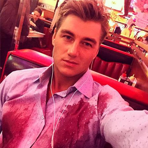 Алексей Воробьев пришел в кафе весь в крови