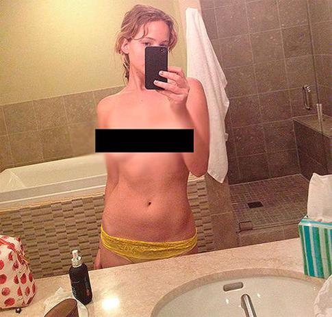 В Сеть попали интимные фото звезд