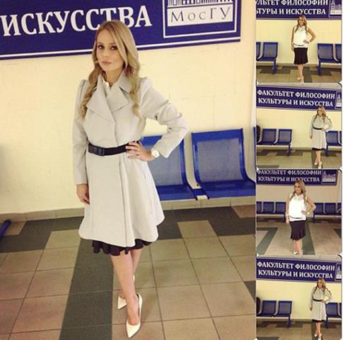 Ксения Новикова пытается всех учить