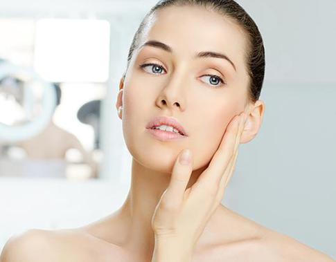 Чистит и не царапает: зачем нужны щетки для лица?