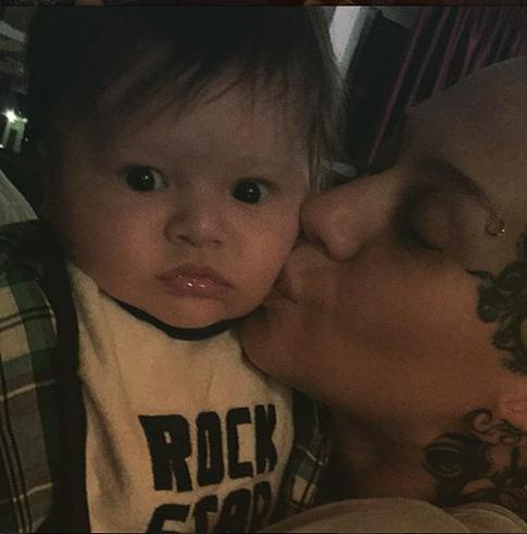 Наргиз Закирова воссоединилась с семьей