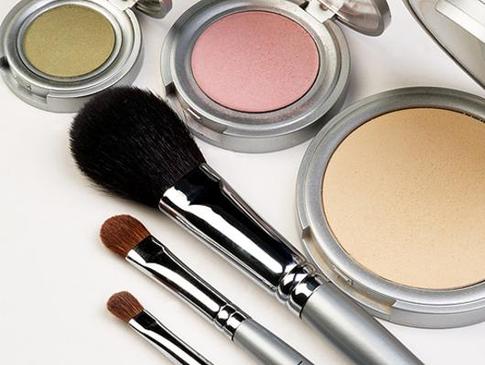Развеиваем мифы о косметике