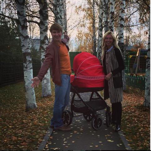 Ягудин и Тотьмянина показали новорожденную дочь