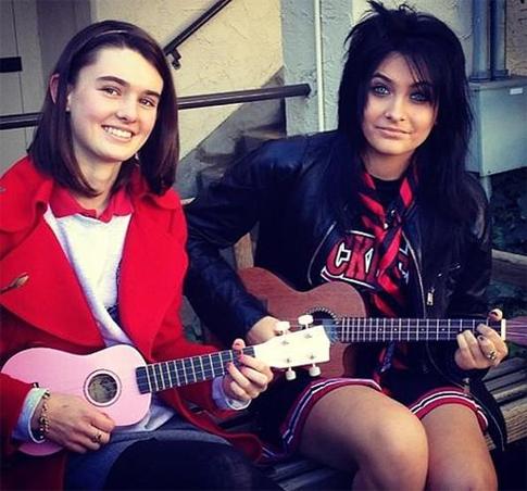 Дочь Майкла Джексона порезала себе вены