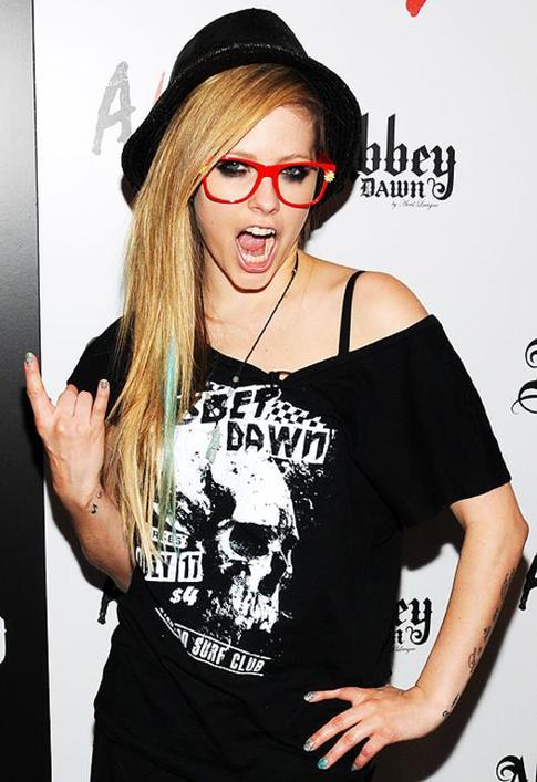 Аврил Лавин обручилась с солистом Nickelback