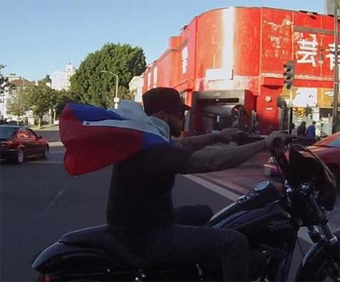 Тимати нанял американских полицейских охранять российский флаг