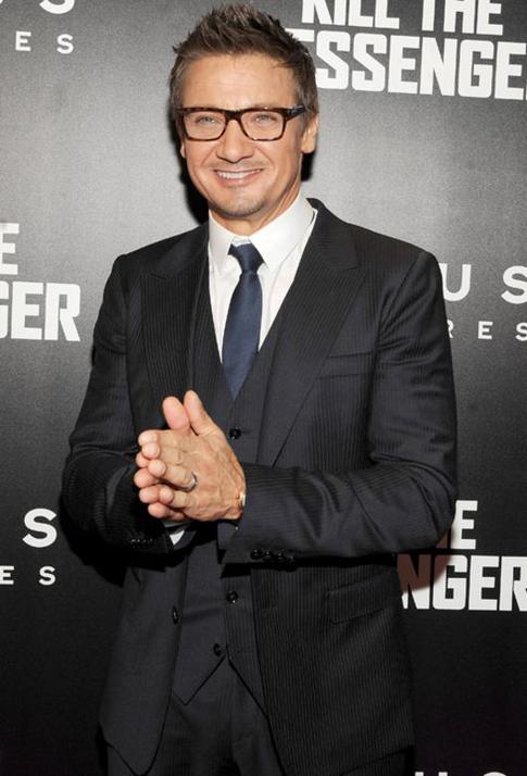 Экс-супруга Джереми Реннера угрожает обнародовать интимное видео