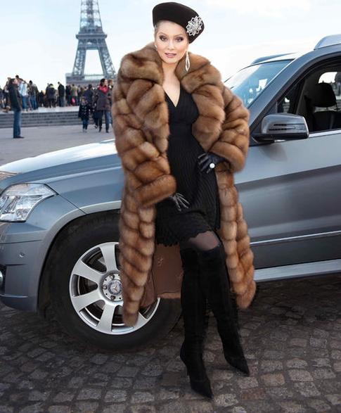 Лена Ленина установила в автомобиль новую опцию