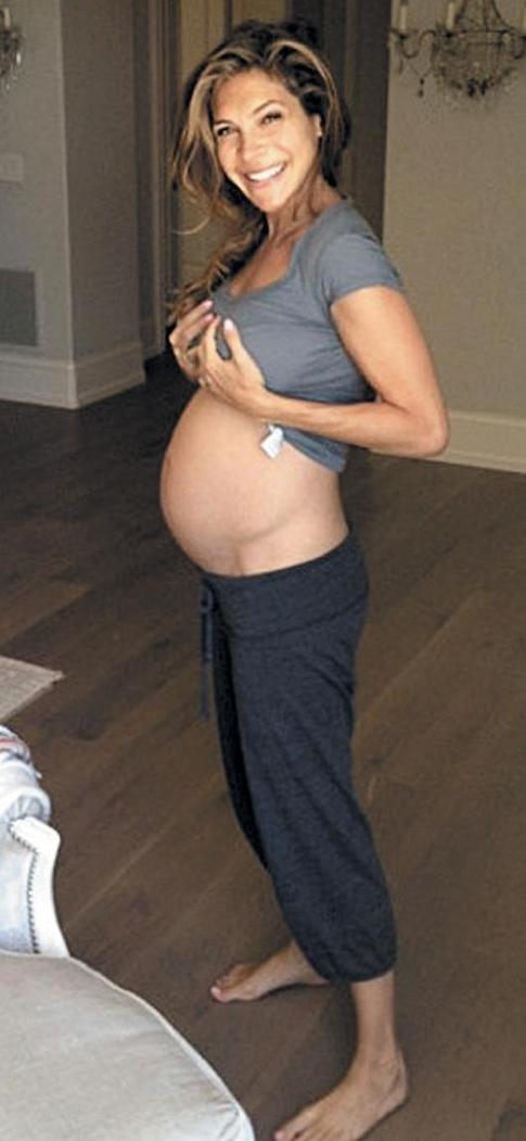 Робби Уильямс показал будущую дочку