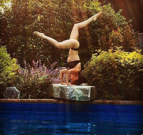 Жена Алека Болдуина показала сына и тело после родов