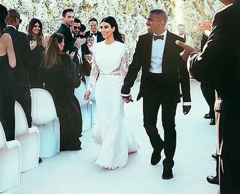 Ким Кардашьян показала фото со свадьбы