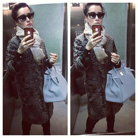 Тина Канделаки объявила бессрочную голодовку в лифте