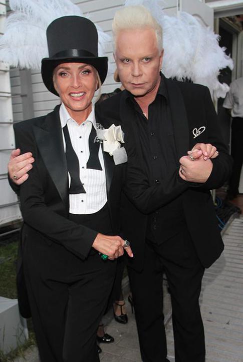 Лайма Вайкуле учит звезд носить фраки