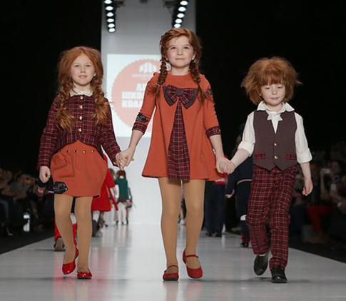 Дизайнеры одели школьников и учителей