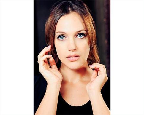 Мерьем Узерли стала мамой