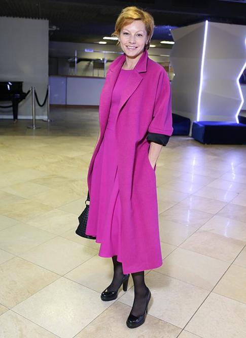 Алена Бабенко — укротительница наряда цвета фуксии