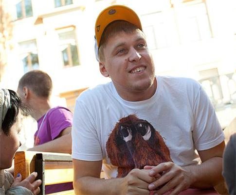 Александр Незлобин отметил день рождения в машине