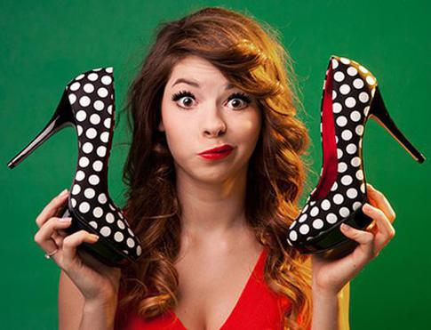 Летящей походкой: как правильно носить высокие каблуки?