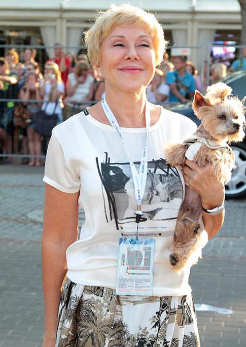 Любовь Успенская купила персональный чемодан своей собаке