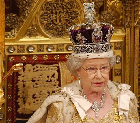 Символ власти: сколько корон у Елизаветы II?