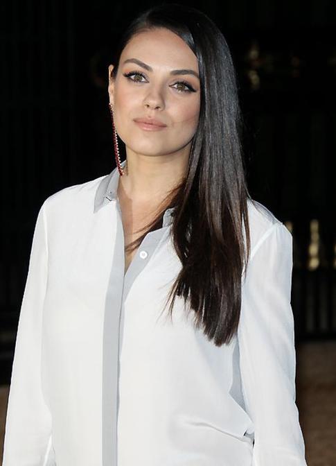 Миле Кунис угрожает маньяк