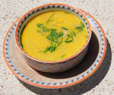 Суп-пюре из спаржи со сливками, сыром и беконом