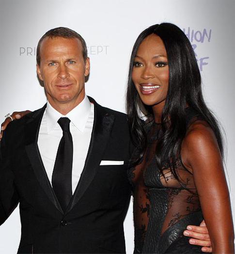 Доронин стоит Кэмпбелл чудо-дом