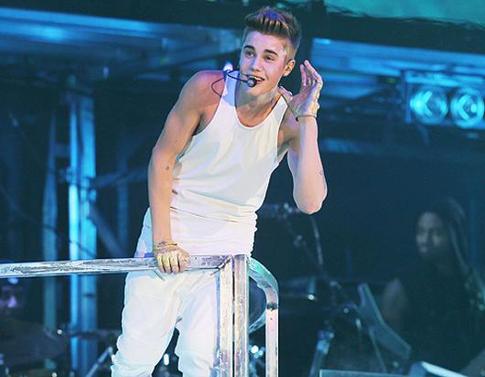 Джастин Бибер извинился за курение марихуаны