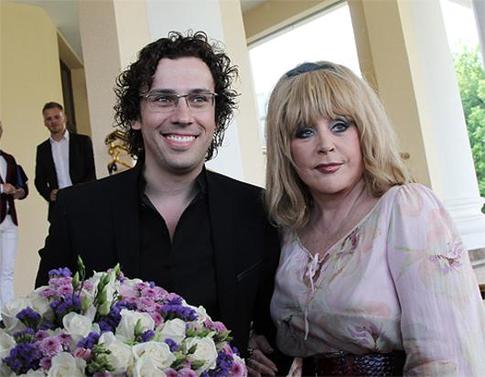 Пугачева и Галкин стали родителями двойняшек