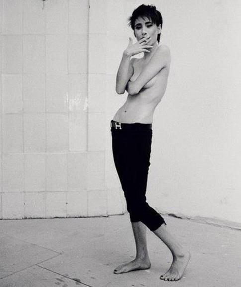 Земфира снялась топлесс