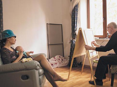 Эвелина Бледанс и ее сын стали произведением искусства