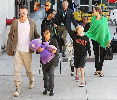 Джоли и Питт сэкономили на дне рождения двойняшек