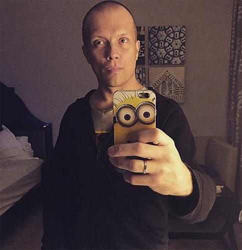 DJ Грув носит женское белье?