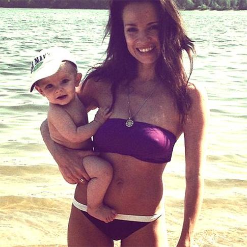 Светлана Светикова показала фигуру после родов