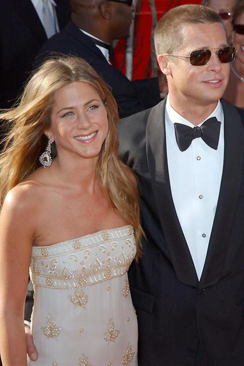 Ребенок в подарок и разрушенный брак: на что идут фанаты ради звезд?