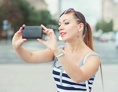 Селфи делают из-за страха