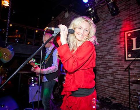 Катя Гордон показала свадебное платье