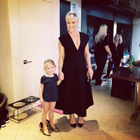 Пинк не переживает, что потолстела