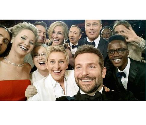 Selfie-мания: обычное тщеславие или нечто большее?