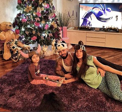 Российские звезды похвастались своими елочками