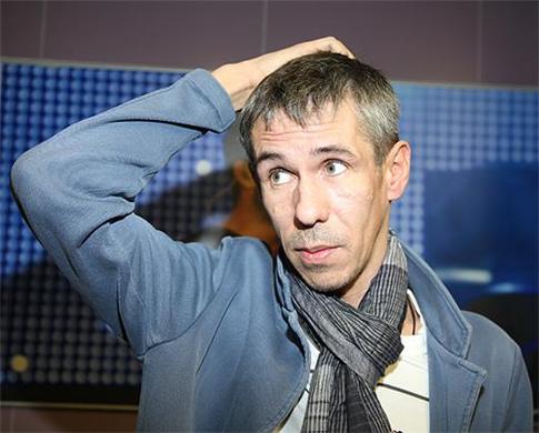 Алексей Панин сидит в отдельной камере и пишет стихи своей жене