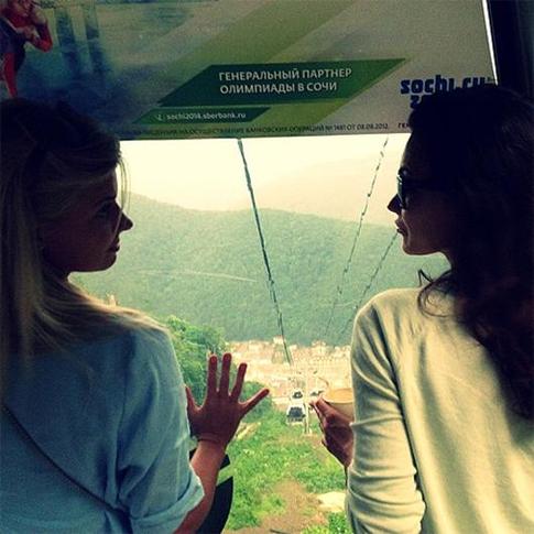 Российские звезды зависли между небом и землей