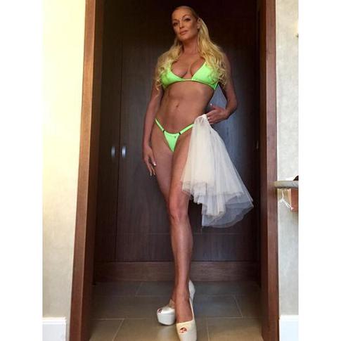 Анастасия Волочкова снова показала свои стринги