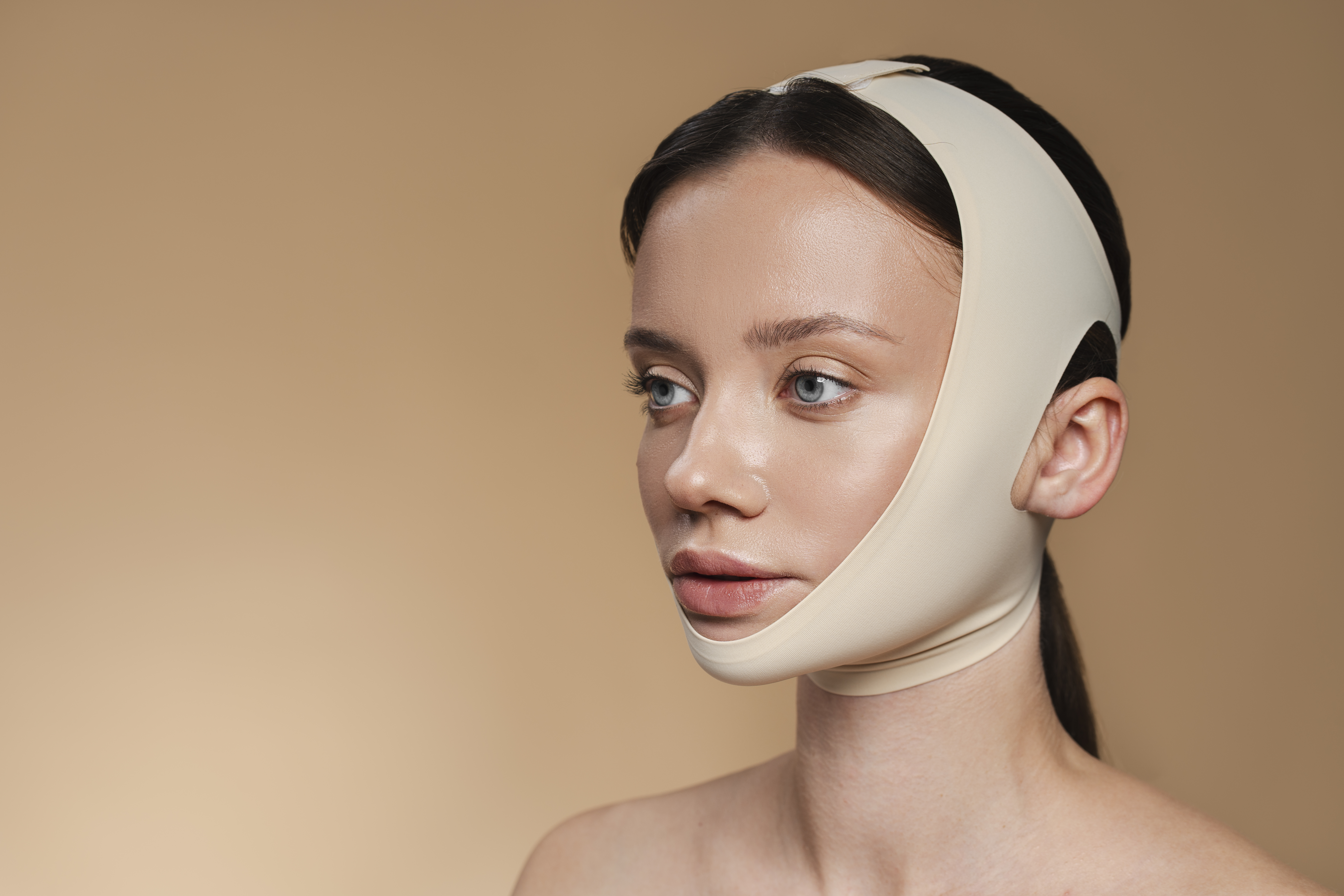 Бандаж для подтяжки лица: маркетинг или рабочая вещь