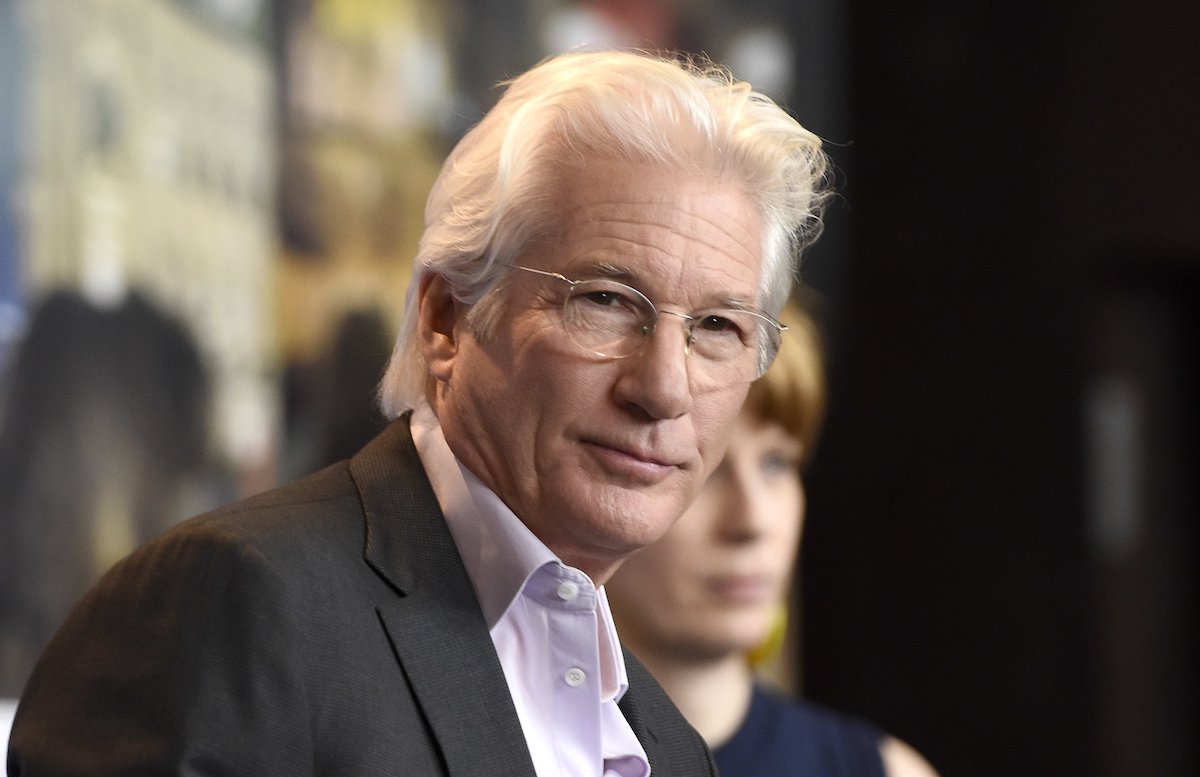 76-летний Ричард Гир в элегантном образе вышел в свет с красавицей-женой