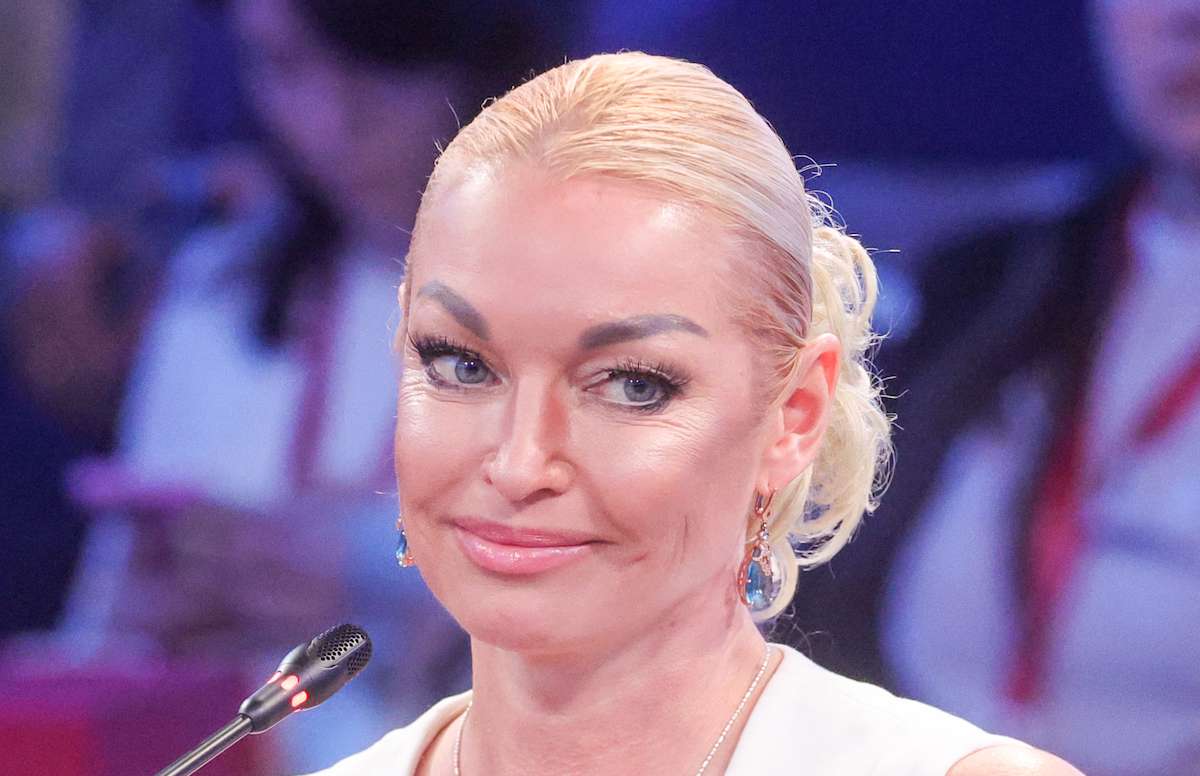 Волочкова прикрылась веником на новом фото из «балетной» бани